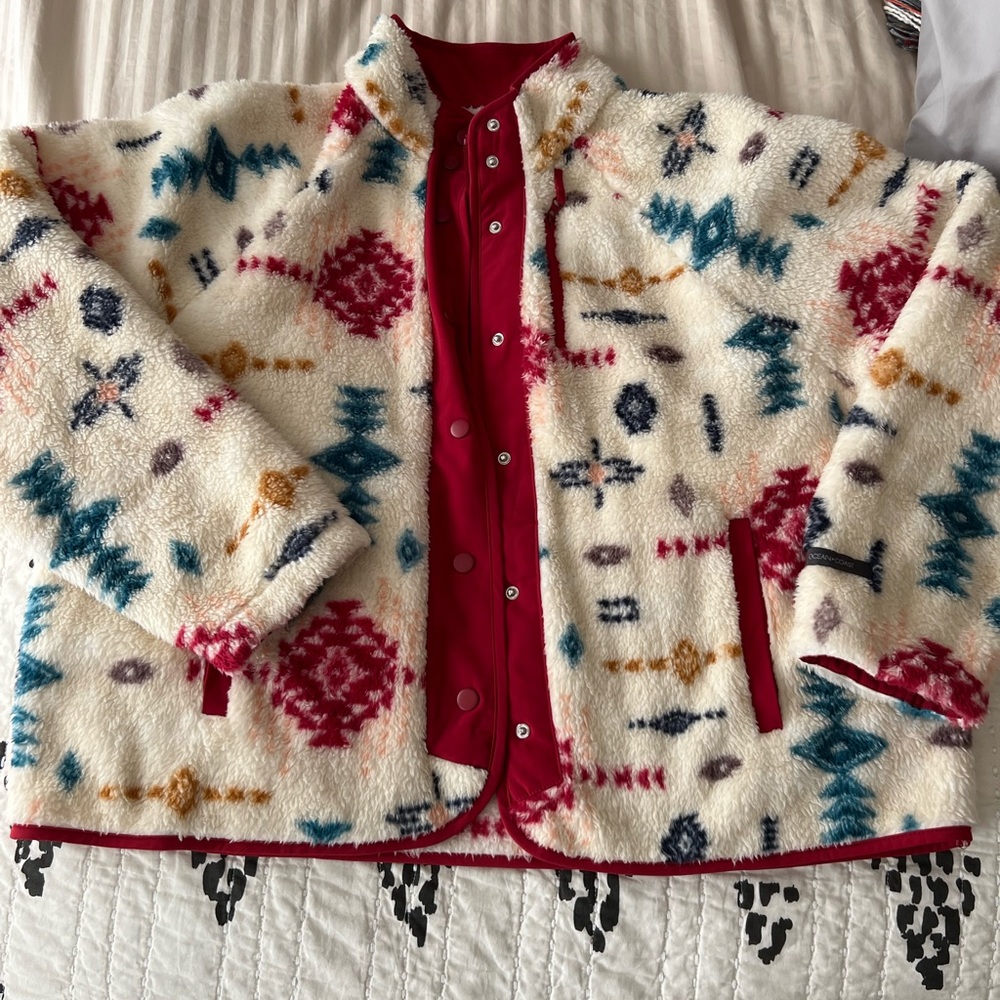 Ocean coast multi colored fleece size large